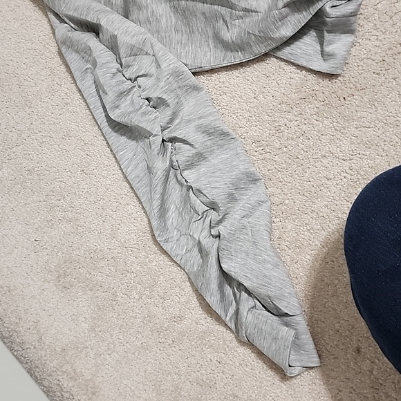 Vigorics Exercise Shorts & Hoodie Set, Women's Small, Gray. Shirred/gathere arms - Picture 11 of 11